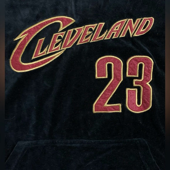NBA 🏀 Cleveland Cavs Men’s Size US Large LeBron James Black Velour Hoodie - Picture 6 of 11